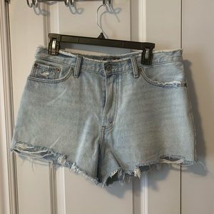 ABERCROMBIE AND FITCH- High rise shorts